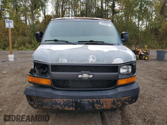 2006 Chevrolet Express Cargo z VIN 1GCHG35U761242721, wystawiony jako Copart lot #75036204 z przebiegiem 253 979 mil mil oraz Czysty tytuł • Clean title. Historia ofert i sprzedaży dostępna na DreamBid. Obrazek 5.