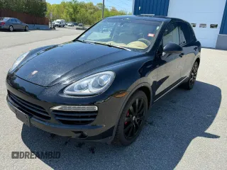 2012 Porsche Cayenne S Hybrid z VIN WP1AE2A28CLA94048, wystawiony jako Copart lot #56879555 z przebiegiem 129 448 mil mil oraz Tytuł czysty. Historia ofert i sprzedaży dostępna na DreamBid. Obrazek 2.