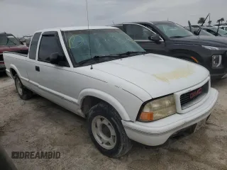 1998 GMC Sonoma SLS with VIN 1GTCS1949W8543165, listed as a Copart auction lot 73787354 with 120,465 mi miles and Non Repairable. Bid and sale history available at carsss.com. Image 4.