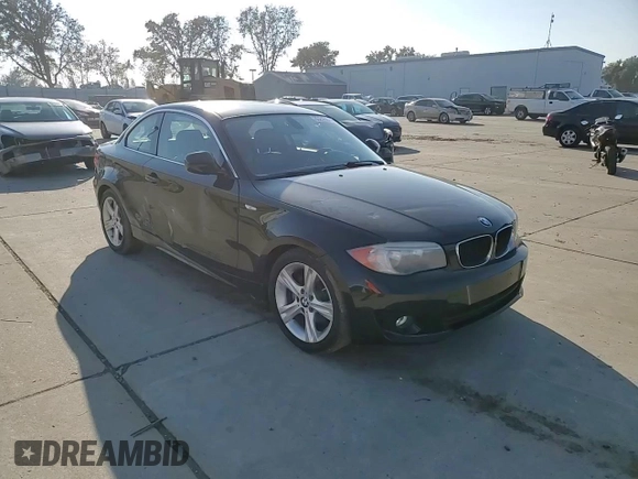 2013 BMW 1 Series 128i z VIN WBAUP9C5XDVS95834, wystawiony jako Copart lot #83249614 z przebiegiem Nie podano mil oraz Szkoda całkowita • Salvage title. Historia ofert i sprzedaży dostępna na DreamBid. Obrazek 10.
