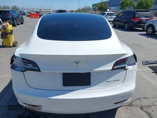 2020 Tesla Model 3 Long Range z VIN 5YJ3E1EB3LF621348, wystawiony jako IAAI lot #42121895 z przebiegiem Nie podano mil oraz . Historia ofert i sprzedaży dostępna na DreamBid. Obrazek 16.