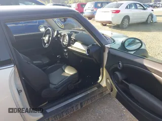 2013 MINI Hardtop with VIN WMWSU3C5XDT687396, listed as a IAAI auction lot 42669510 with 116,143 mi miles and . Bid and sale history available at DreamBid. Image 5.