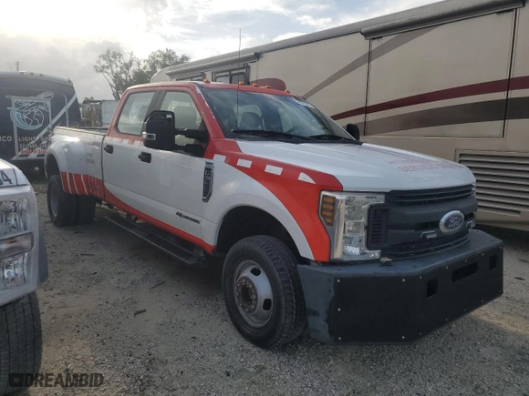 2018 Ford Super Duty F-350 DRW XL with VIN 1FT8W3DT8JEB47954, listed as a Copart auction lot 83400454 with 620,513 mi miles and Clean Title. Bid and sale history available at carsss.com. Image 4.
