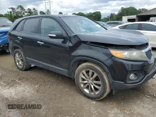 2011 Kia Sorento EX z VIN 5XYKU4A28BG025617, wystawiony jako Copart lot #54141405 z przebiegiem 151 066 mil mil oraz Szkoda całkowita • Salvage title. Historia ofert i sprzedaży dostępna na DreamBid. Obrazek 4.