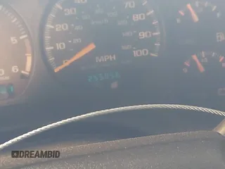 2000 Chevrolet Blazer LT z VIN 1GNDT13W9Y2350118, wystawiony jako IAAI lot #42255823 z przebiegiem 255 056 mil mil oraz . Historia ofert i sprzedaży dostępna na DreamBid. Obrazek 7.