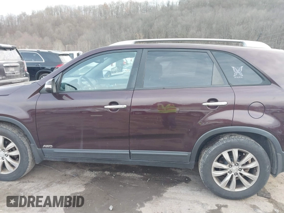 2011 Kia Sorento LX with VIN 5XYKTDA2XBG078757, listed as a IAAI auction lot 40937252 with 186,055 mi miles. Bid and sale history available at carsss.com. Image 15.