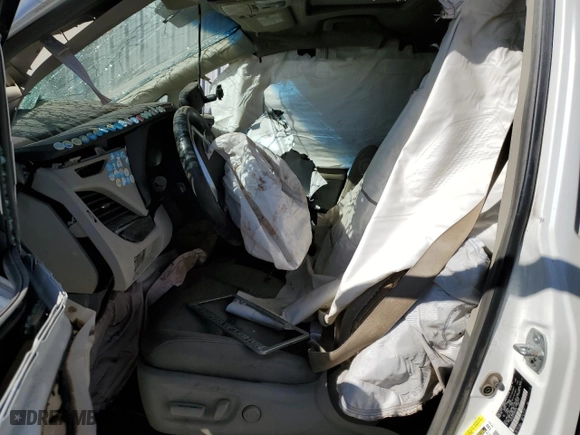 2015 Toyota Sienna XLE with VIN 5TDYK3DC4FS528116, listed as a Copart auction lot 49522735 with 0 mi miles and Salvage Title. Bid and sale history available at carsss.com. Image 7.