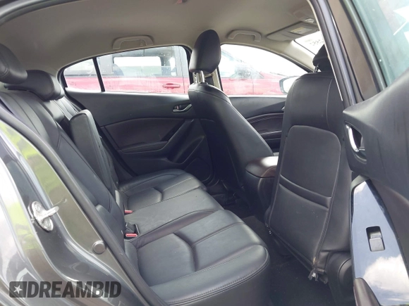 2018 Mazda 3 Touring z VIN 3MZBN1L35JM271525, wystawiony jako IAAI lot #42112552 z przebiegiem 107 299 mil mil oraz . Historia ofert i sprzedaży dostępna na DreamBid. Obrazek 8.
