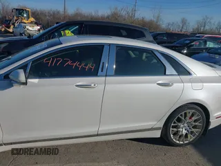 2016 Lincoln MKZ z VIN 3LN6L2JK8GR624664, wystawiony jako IAAI lot #41774444 z przebiegiem 106 695 mil mil oraz . Historia ofert i sprzedaży dostępna na DreamBid. Obrazek 14.