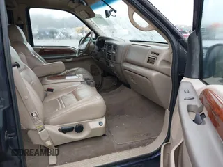2000 Ford Excursion Limited z VIN 1FMNU42S0YEC70159, wystawiony jako IAAI lot #40918396 z przebiegiem 168 564 mil mil oraz . Historia ofert i sprzedaży dostępna na DreamBid. Obrazek 5.
