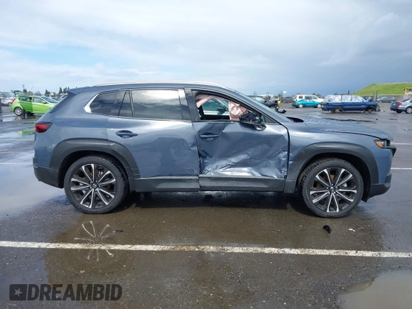 2024 Mazda CX-50 S Premium Plus z VIN 7MMVABEM8RN220626, wystawiony jako IAAI lot #41818464 z przebiegiem 1 622 mil mil oraz . Historia ofert i sprzedaży dostępna na DreamBid. Obrazek 13.