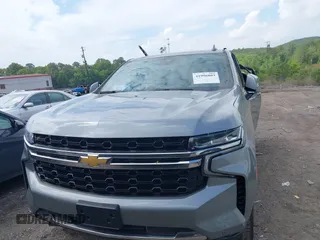 2024 Chevrolet Tahoe LS z VIN 1GNSCMKD1RR300119, wystawiony jako IAAI lot #41996803 z przebiegiem 19 003 mil mil oraz . Historia ofert i sprzedaży dostępna na DreamBid. Obrazek 12.