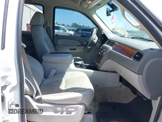 2007 Chevrolet Suburban LT with VIN 1GNFK16327J231618, listed as a IAAI auction lot 42172191 with 216,729 mi miles and . Bid and sale history available at DreamBid. Image 5.