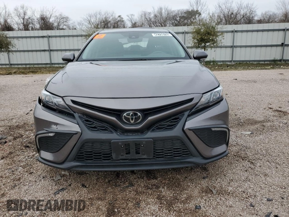 2023 Toyota Camry SE z VIN 4T1G11AK2PU788523, wystawiony jako Copart lot #42755725 z przebiegiem 38 311 mil mil oraz Czysty tytuł • Clean title. Historia ofert i sprzedaży dostępna na DreamBid. Obrazek 5.