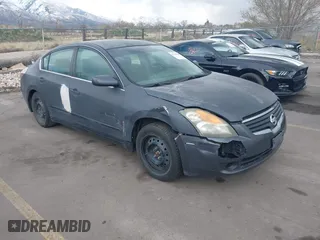 2007 Nissan Altima 2.5 with VIN 1N4AL21E17N458215, listed as a IAAI auction lot 41943990 with 190,234 mi miles. Bid and sale history available at carsss.com. Image 1.