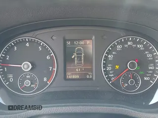 2012 Volkswagen Passat SE z VIN 1VWBH7A31CC076037, wystawiony jako IAAI lot #41905200 z przebiegiem 141 809 mil mil oraz . Historia ofert i sprzedaży dostępna na DreamBid. Obrazek 7.