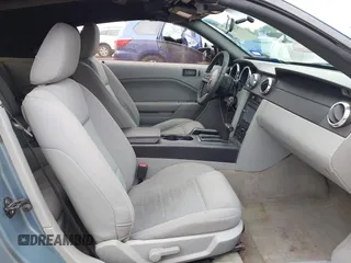 2007 Ford Mustang Deluxe with VIN 1ZVFT84N375262594, listed as a IAAI auction lot 42405440 with 135,981 mi miles and . Bid and sale history available at DreamBid. Image 5.