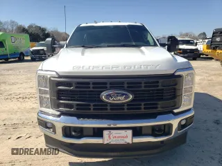2024 Ford F-350 XL with VIN 1FT8W3DT0REE67068, listed as a Copart auction lot 43037035 with 16,371 mi miles and Salvage Title. Bid and sale history available at DreamBid. Image 5.
