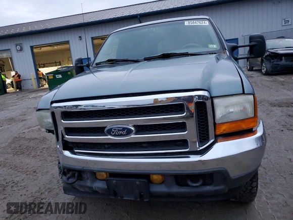 2001 Ford Excursion XLT z VIN 1FMNU41S11ED30084, wystawiony jako Copart lot #85847624 z przebiegiem 122 272 mil mil oraz Szkoda całkowita • Salvage title. Historia ofert i sprzedaży dostępna na DreamBid. Obrazek 5.