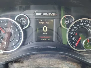2021 Ram 1500 Big Horn z VIN 1C6SRFMT1MN714659, wystawiony jako IAAI lot #42521058 z przebiegiem 126 678 mil mil oraz . Historia ofert i sprzedaży dostępna na DreamBid. Obrazek 41.