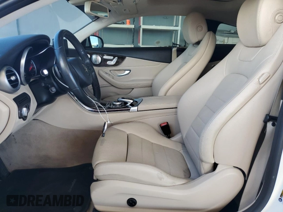 2017 Mercedes-Benz C 300 с VIN WDDWJ4KB5HF408991, выставлен на аукционе Copart как лот 60410545 с пробегом 71 829 миль миль и Списание • Salvage title. История ставок и продаж доступна на DreamBid. Изображение 7.