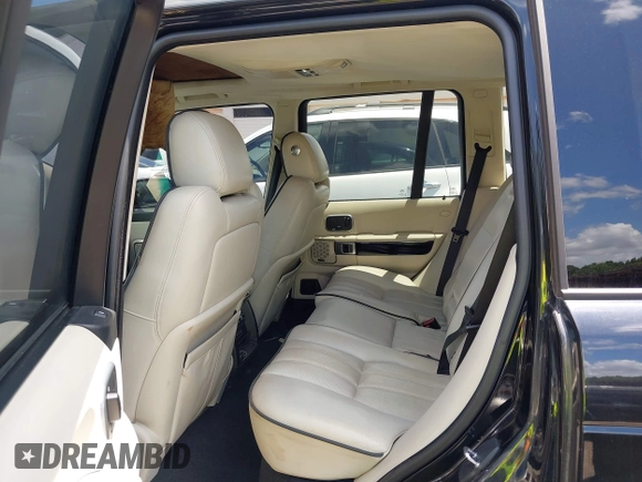 2011 Land Rover Range Rover SC z VIN SALMF1E43BA340959, wystawiony jako IAAI lot #42479528 z przebiegiem 95 771 mil mil oraz . Historia ofert i sprzedaży dostępna na DreamBid. Obrazek 8.