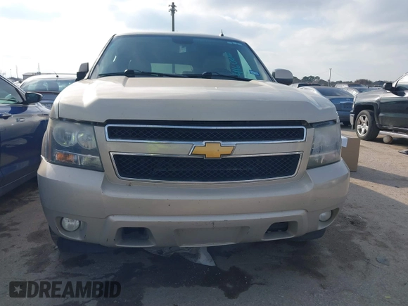 2008 Chevrolet Suburban 3LT z VIN 3GNFC16078G113201, wystawiony jako IAAI lot #41600115 z przebiegiem 190 383 mil mil oraz . Historia ofert i sprzedaży dostępna na DreamBid. Obrazek 6.