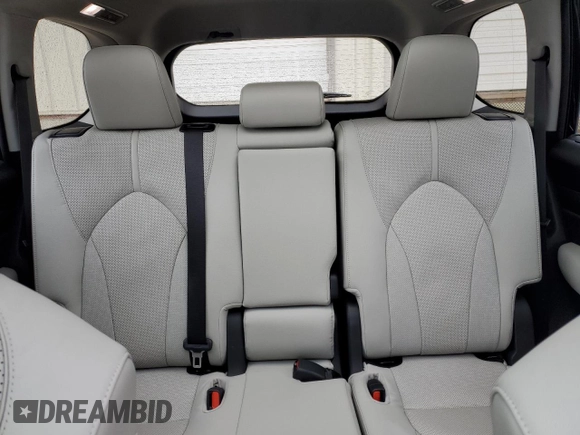 2024 Toyota Highlander XLE z VIN 5TDAAAB5XRS040998, wystawiony jako Copart lot #49960055 z przebiegiem 12 978 mil mil oraz Szkoda całkowita • Salvage title. Historia ofert i sprzedaży dostępna na DreamBid. Obrazek 10.