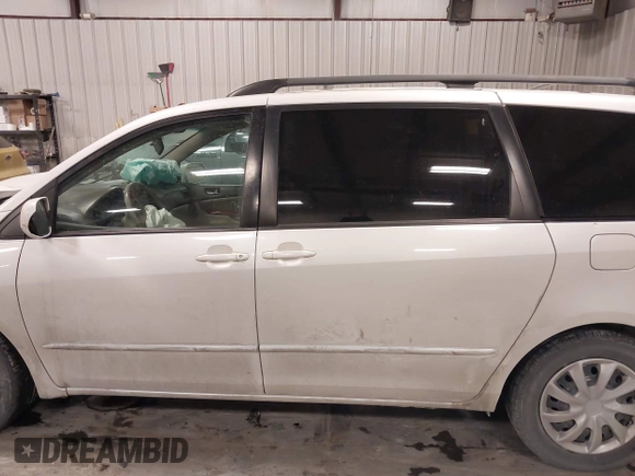 2005 Toyota Sienna XLE with VIN 5TDZA22C85S257080, listed as a IAAI auction lot 41609665 with 143,331 mi miles. Bid and sale history available at carsss.com. Image 14.