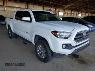 2017 Toyota Tacoma SR5 z VIN 3TMAZ5CN4HM047927, wystawiony jako Copart lot #54748255 z przebiegiem 87 906 mil mil oraz Szkoda całkowita • Salvage title. Historia ofert i sprzedaży dostępna na DreamBid. Obrazek 4.