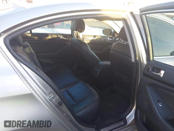 2014 Kia Cadenza Limited with VIN KNALN4D76E5143751, listed as a IAAI auction lot 42067722 with 197,660 mi miles. Bid and sale history available at carsss.com. Image 8.