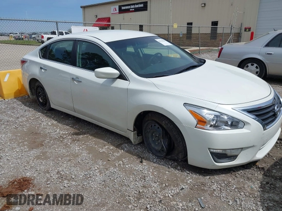 2014 Nissan Altima SV with VIN 1N4AL3AP4EN369324, listed as a IAAI auction lot 41919810 with 199,873 mi miles and . Bid and sale history available at carsss.com. Image 6.