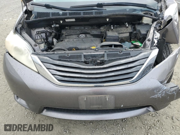 2011 Toyota Sienna XLE z VIN 5TDDK3DC8BS013239, wystawiony jako Copart lot #74852364 z przebiegiem 212 060 mil mil oraz Szkoda całkowita • Salvage title. Historia ofert i sprzedaży dostępna na DreamBid. Obrazek 12.