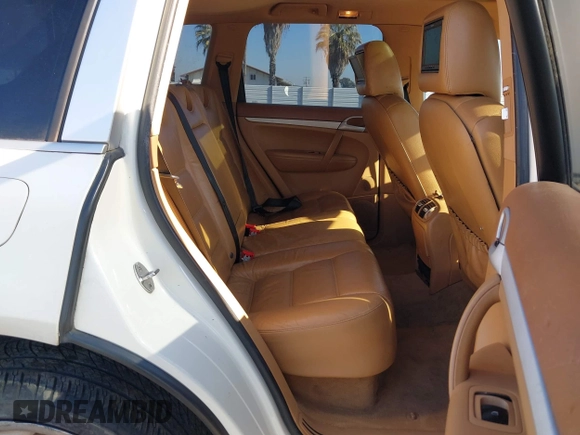 2005 Porsche Cayenne with VIN WP1AA29P85LA24175, listed as a IAAI auction lot 41301076 with 174,291 mi miles. Bid and sale history available at carsss.com. Image 8.