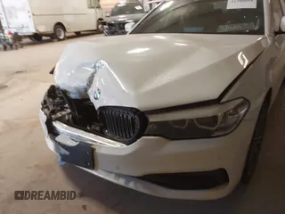 2020 BMW 5 Series 540i xDrive z VIN WBAJS3C0XLWW78586, wystawiony jako IAAI lot #41380055 z przebiegiem 44 310 mil mil oraz . Historia ofert i sprzedaży dostępna na DreamBid. Obrazek 6.