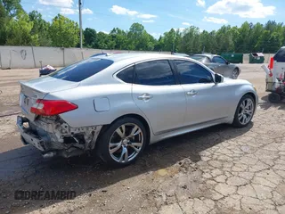 2013 Infiniti M with VIN JN1BY1AP0DM513527, listed as a IAAI auction lot 42170513 with 194,908 mi miles and . Bid and sale history available at DreamBid. Image 4.