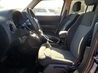 2017 Jeep Patriot Latitude with VIN 1C4NJPFB4HD102927, listed as a Copart auction lot 49469325 with 84,335 mi miles and Salvage Title. Bid and sale history available at DreamBid. Image 7.