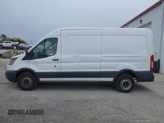 2018 Ford Transit z VIN 1FTBW2CM3JKA90610, wystawiony jako IAAI lot #42036872 z przebiegiem 81 833 mil mil oraz . Historia ofert i sprzedaży dostępna na DreamBid. Obrazek 15.