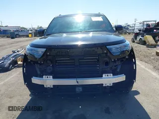 2023 Ford Explorer ST-Line z VIN 1FMSK8KH7PGC03436, wystawiony jako IAAI lot #42359119 z przebiegiem 5 261 mil mil oraz . Historia ofert i sprzedaży dostępna na DreamBid. Obrazek 13.