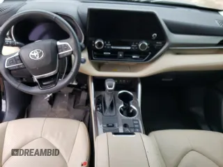 2023 Toyota Highlander L z VIN 5TDKDRAH7PS512254, wystawiony jako Copart lot #51117995 z przebiegiem 15 624 mil mil oraz Szkoda całkowita • Salvage title. Historia ofert i sprzedaży dostępna na DreamBid. Obrazek 8.
