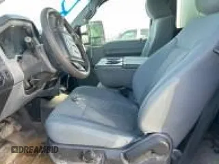 2013 Ford F-250 XL z VIN 1FDBF2B6XDEB43045, wystawiony jako IAAI lot #42511129 z przebiegiem 607 408 mil mil oraz . Historia ofert i sprzedaży dostępna na DreamBid. Obrazek 31.