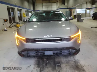 2025 Kia K4 LXS with VIN 3KPFT4DEXSE042913, listed as a Copart auction lot 52883345 with 4,217 mi miles and Clean Title. Bid and sale history available at carsss.com. Image 5.