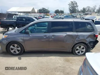 2015 Toyota Sienna LE AAS с VIN 5TDKK3DC8FS594979, выставлен на аукционе IAAI как лот 42137215 с пробегом 122 525 миль миль и . История ставок и продаж доступна на DreamBid. Изображение 13.