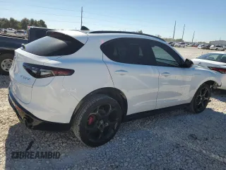 2024 Alfa Romeo Stelvio Ti z VIN ZASPAKBN3R7D71620, wystawiony jako Copart lot #80831844 z przebiegiem 6 354 mil mil oraz Szkoda całkowita • Salvage title. Historia ofert i sprzedaży dostępna na DreamBid. Obrazek 3.