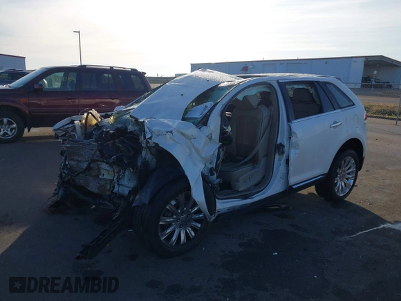 2014 Lincoln MKX with VIN 2LMDJ8JK4EBL10770, listed as a IAAI auction lot 40694091 with 106,354 mi miles. Bid and sale history available at carsss.com. Image 17.