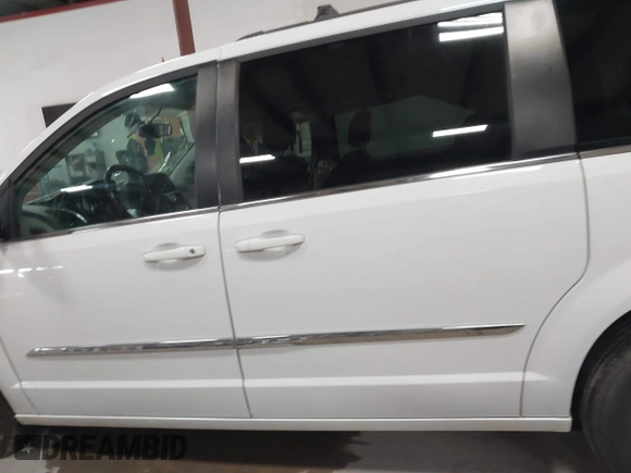 2016 Chrysler Town & Country Touring with VIN 2C4RC1BG6GR246078, listed as a IAAI auction lot 41887547 with 147,703 mi miles and . Bid and sale history available at carsss.com. Image 14.