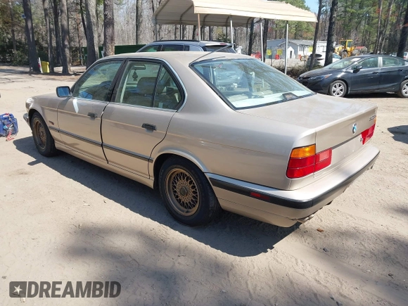 1995 BMW 5 Series 525i z VIN WBAHD6326SGK51720, wystawiony jako IAAI lot #41916040 z przebiegiem 232 337 mil mil oraz . Historia ofert i sprzedaży dostępna na DreamBid. Obrazek 3.