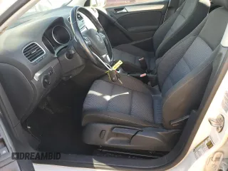 2014 Volkswagen Golf z VIN WVWDB7AJ2EW003496, wystawiony jako Copart lot #75106174 z przebiegiem 70 509 mil mil oraz Czysty tytuł • Clean title. Historia ofert i sprzedaży dostępna na DreamBid. Obrazek 7.