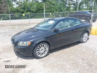 2007 Volvo C70 z VIN YV1MC68287J016057, wystawiony jako IAAI lot #42460400 z przebiegiem 104 051 mil mil oraz . Historia ofert i sprzedaży dostępna na DreamBid. Obrazek 2.