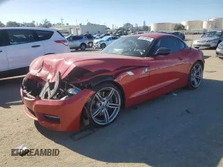 2012 BMW Z4 sDrive35is with VIN WBALM1C58CE633610, listed as a Copart auction lot 42824955 with 84,901 mi miles and Salvage Title. Bid and sale history available at carsss.com. Image 1.